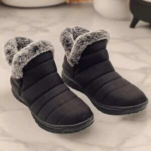 Minnetonka Women’s Timpson Fur Lined Slip On Bootie Black 7